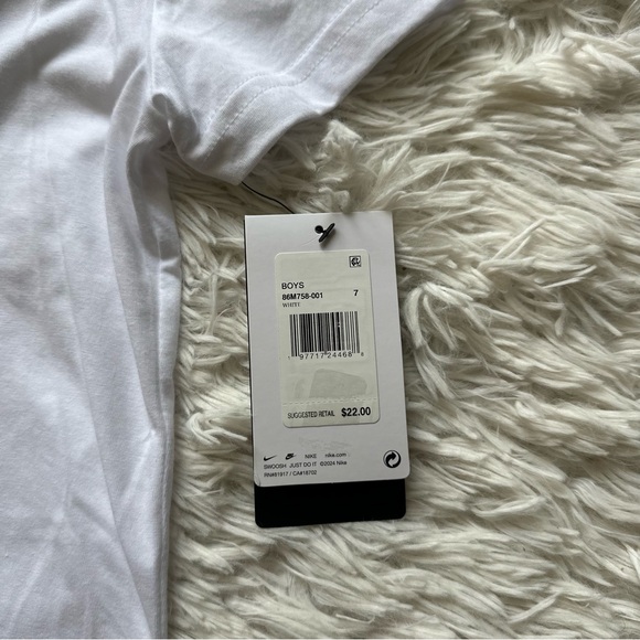 Nike Tees Bundle Of Two New With Tags Size 7 - Picture 4 of 8